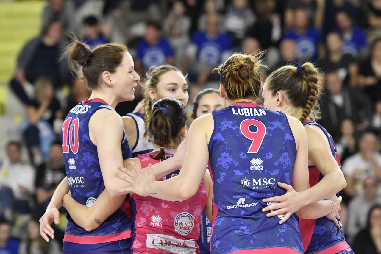 Eczacibasi, a noi due!