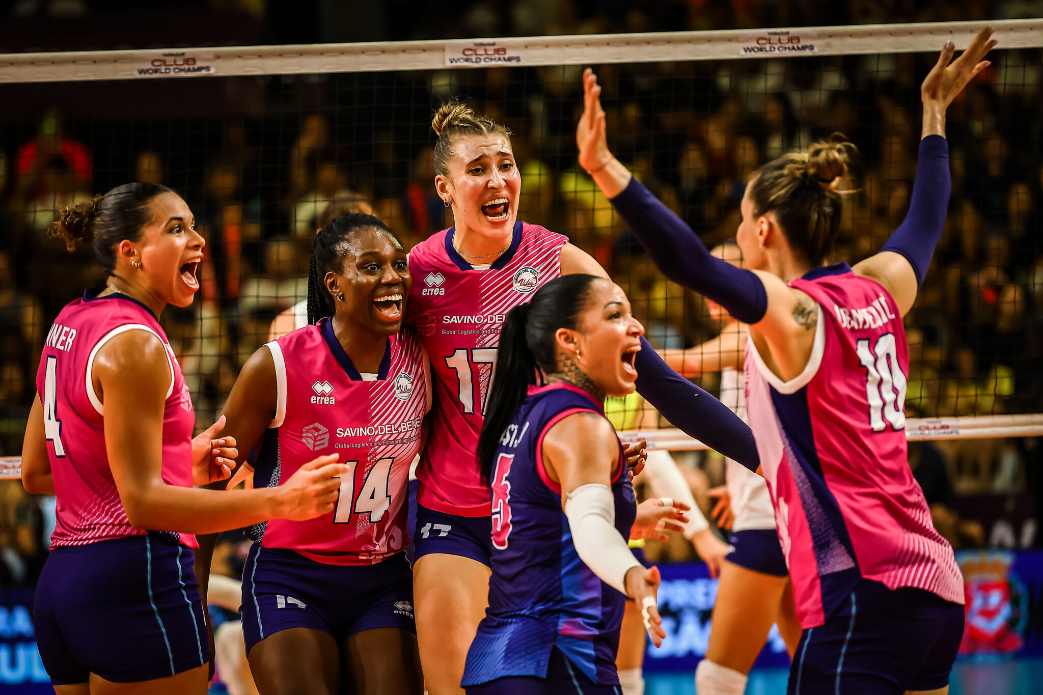 Le Campionesse del Mondo tornano in campo!